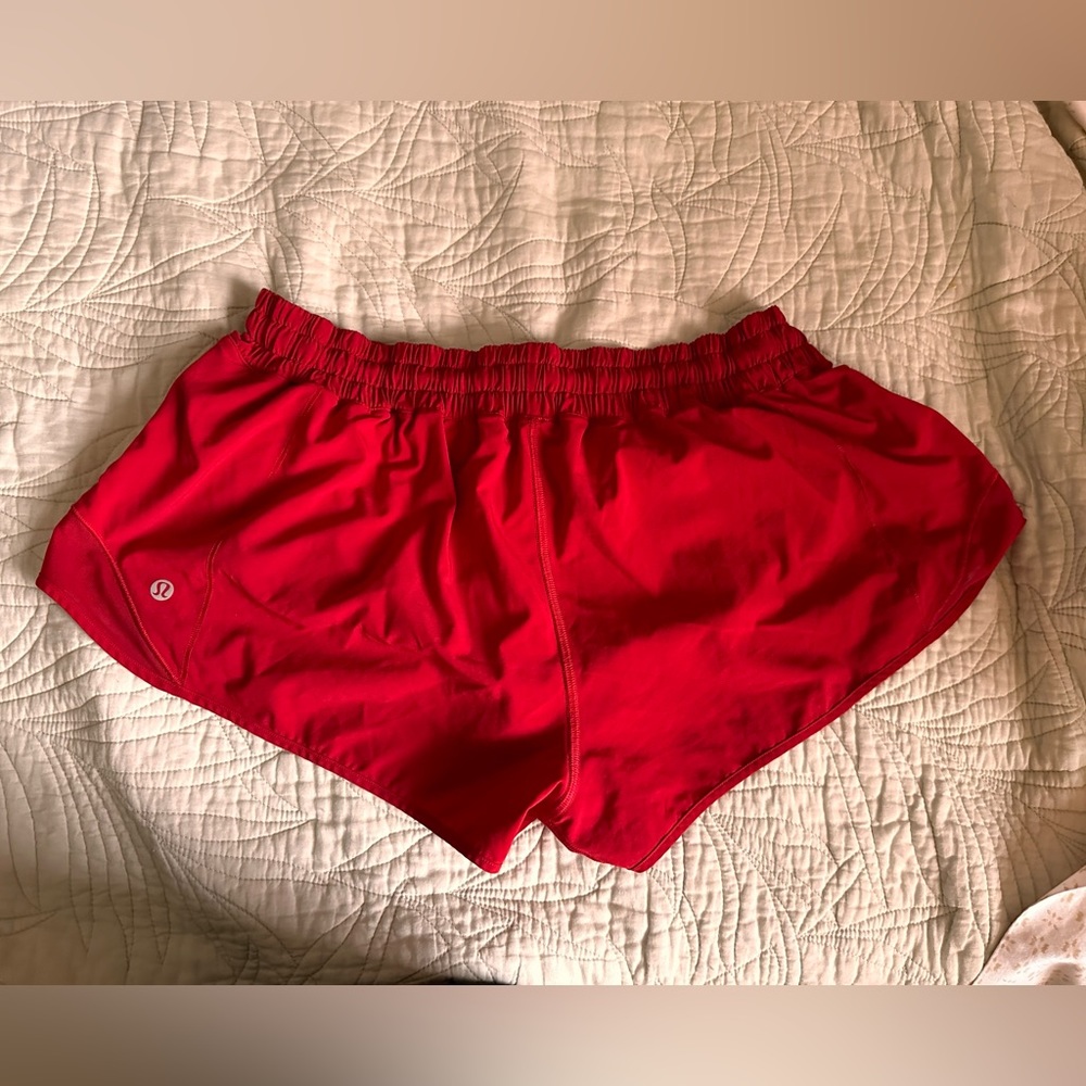 Lululemon Hotty Hot Low-Rise Lined Short 2.5”